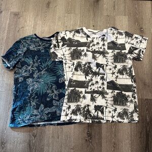 Men’s bundle of Hawaiian print floral tee shirts